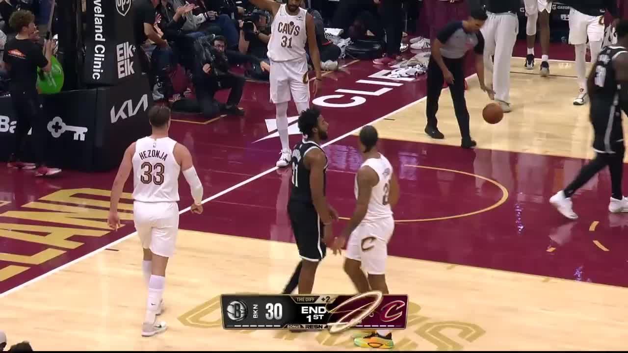 Mario Hezonja nails it from behind the arc