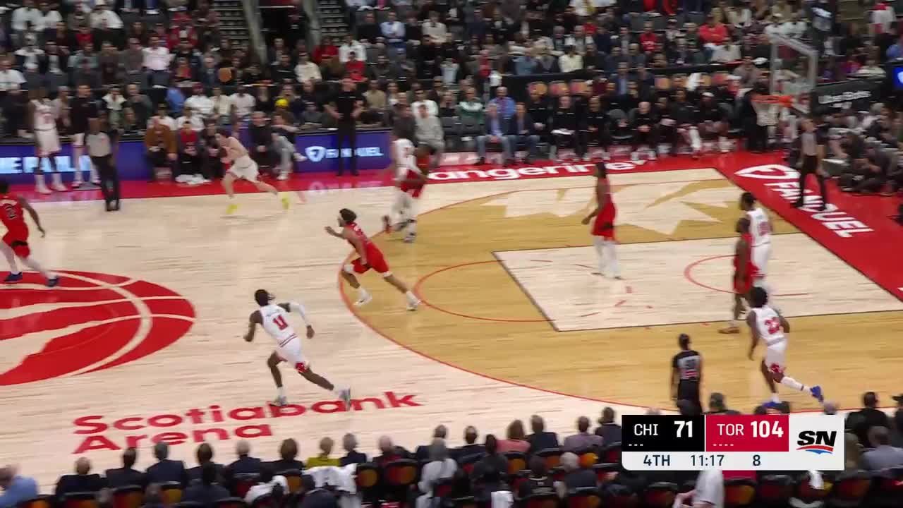 Kawhi Leonard with the big dunk