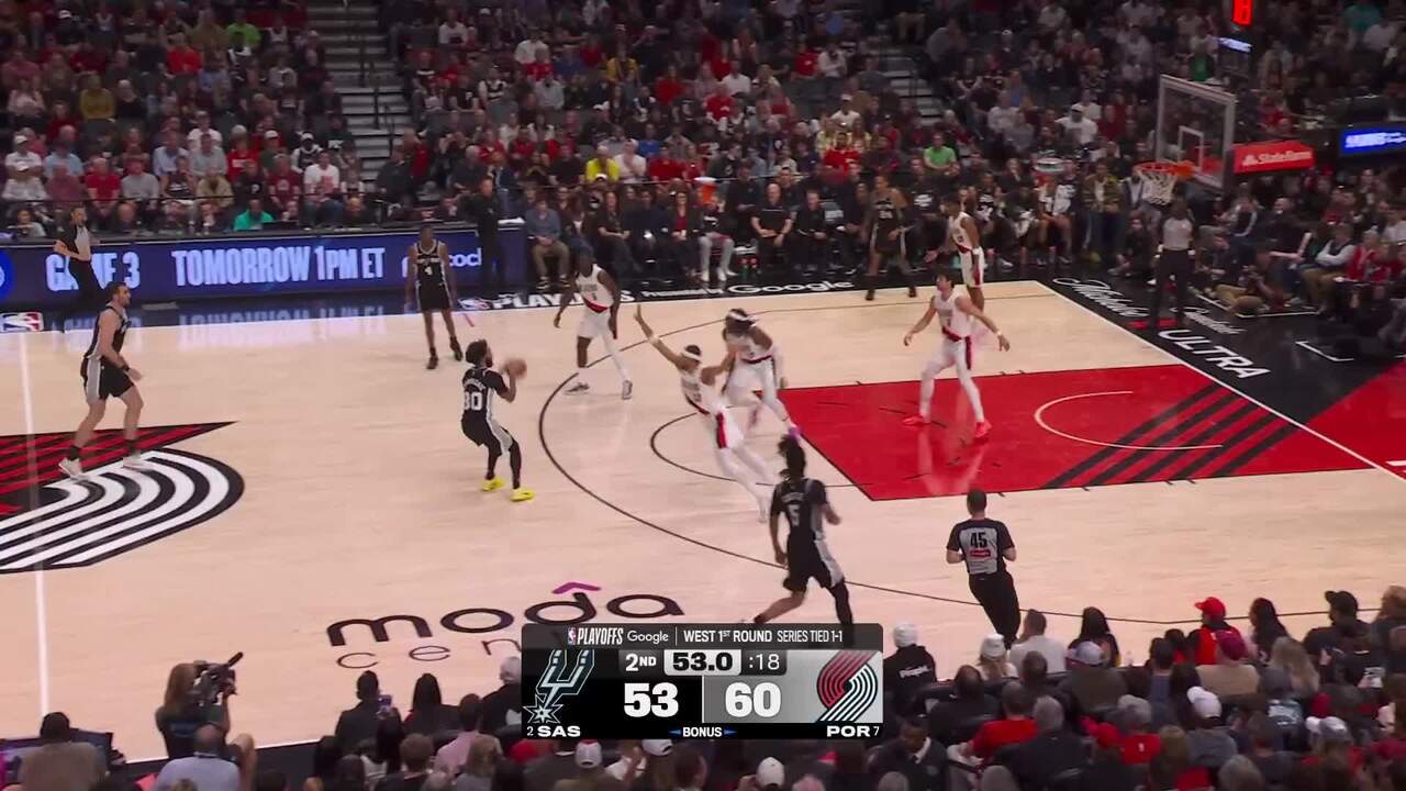 Julian Champagnie drills the trey