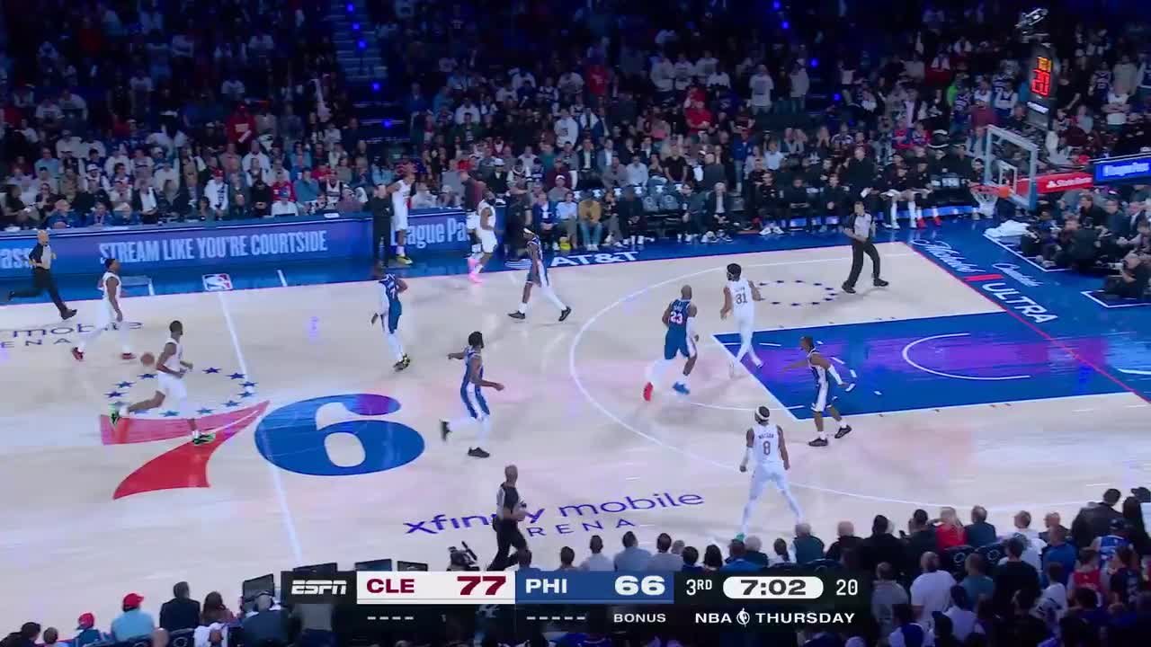 Evan Mobley hammers it home