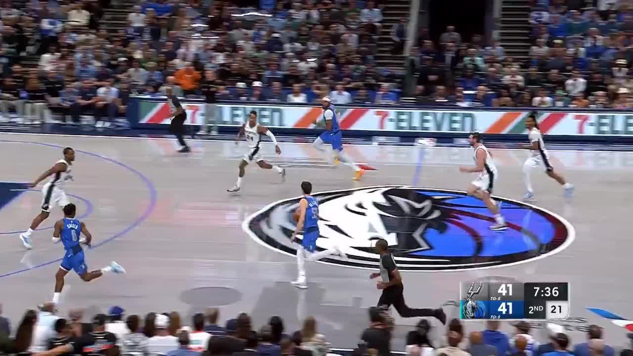 Daniel Gafford slams home the alley-oop