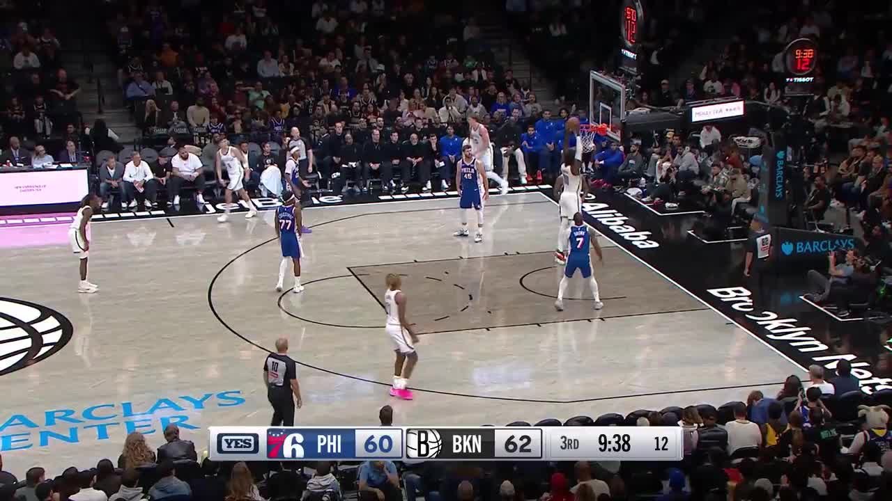 Julius Randle with the big dunk