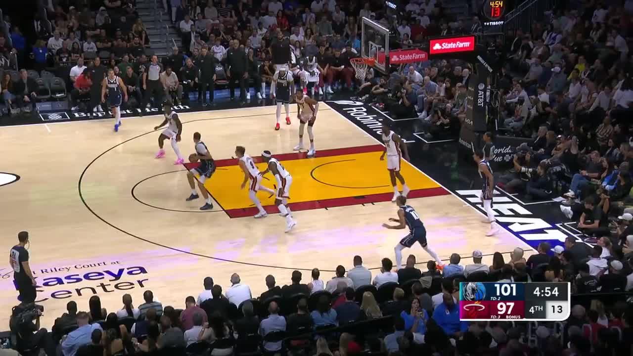 Cooper Flagg finishes through contact