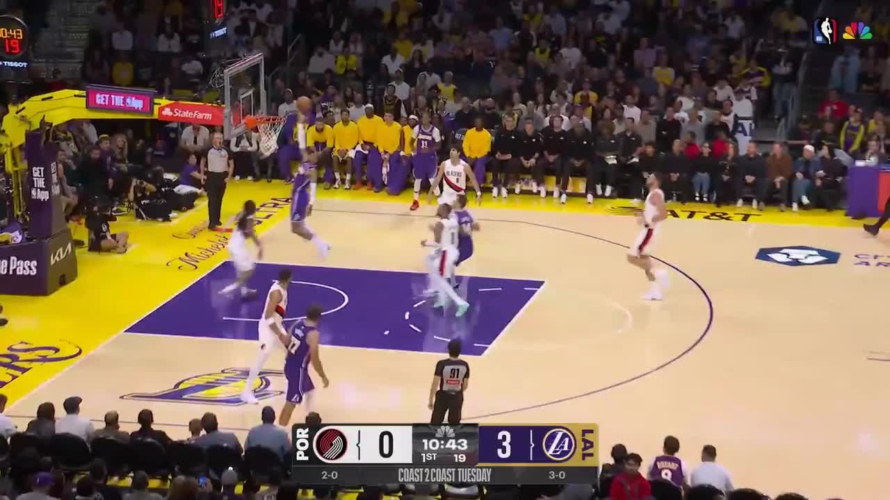 Matisse Thybulle with the 2 Pt