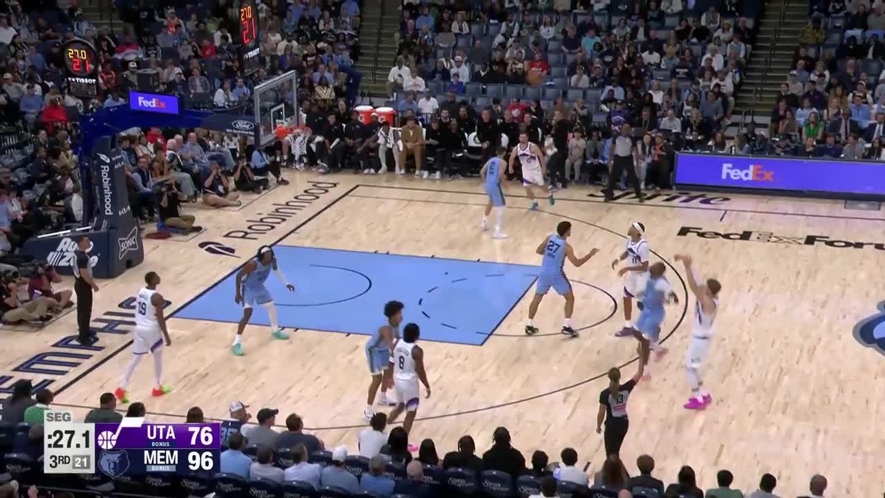 Lauri Markkanen hits from way downtown