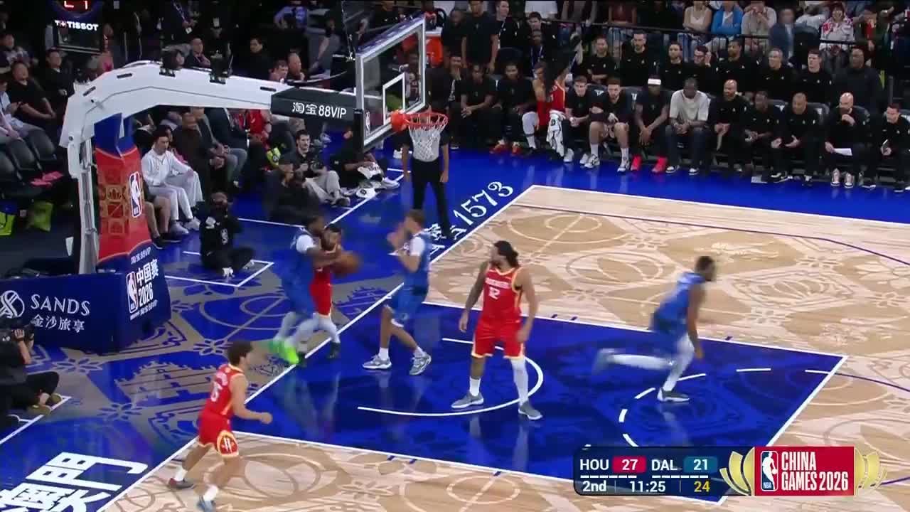 Cooper Flagg slams home the alley-oop