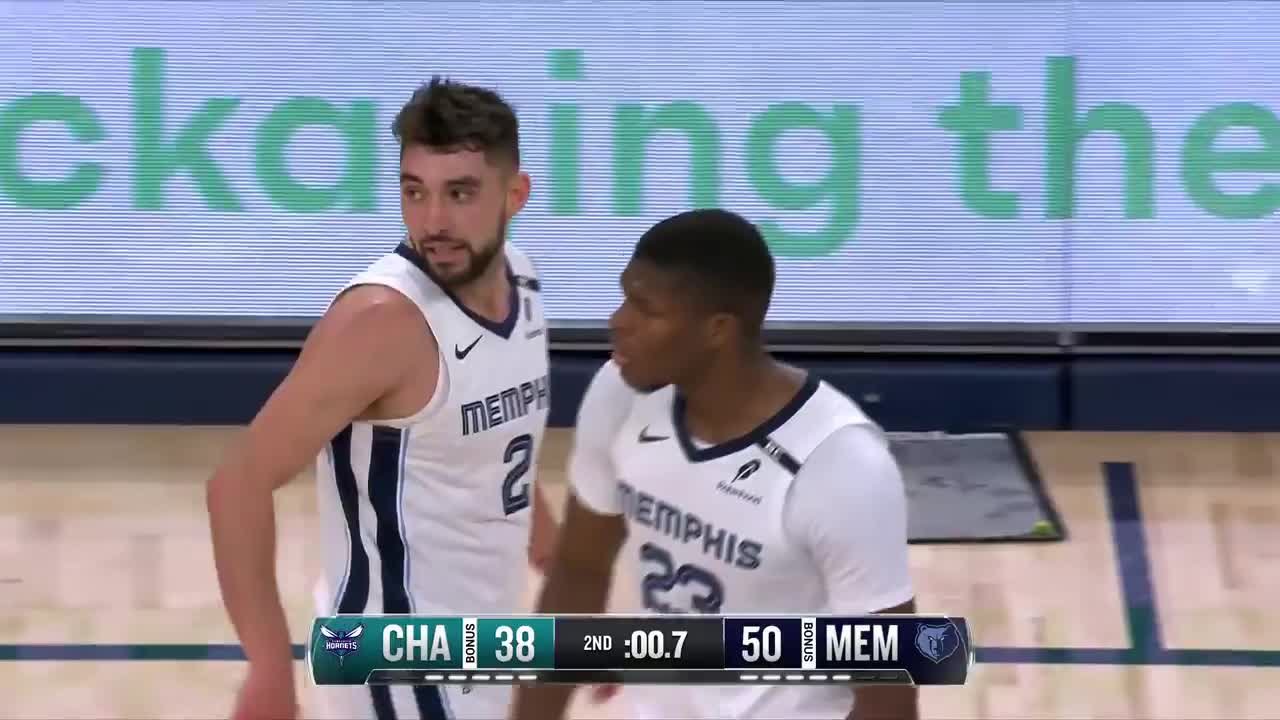 Ty Jerome nails it from behind the arc