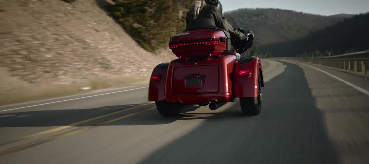 2025 Tri Glide Ultraモーターサイクル | Harley-Davidson JP