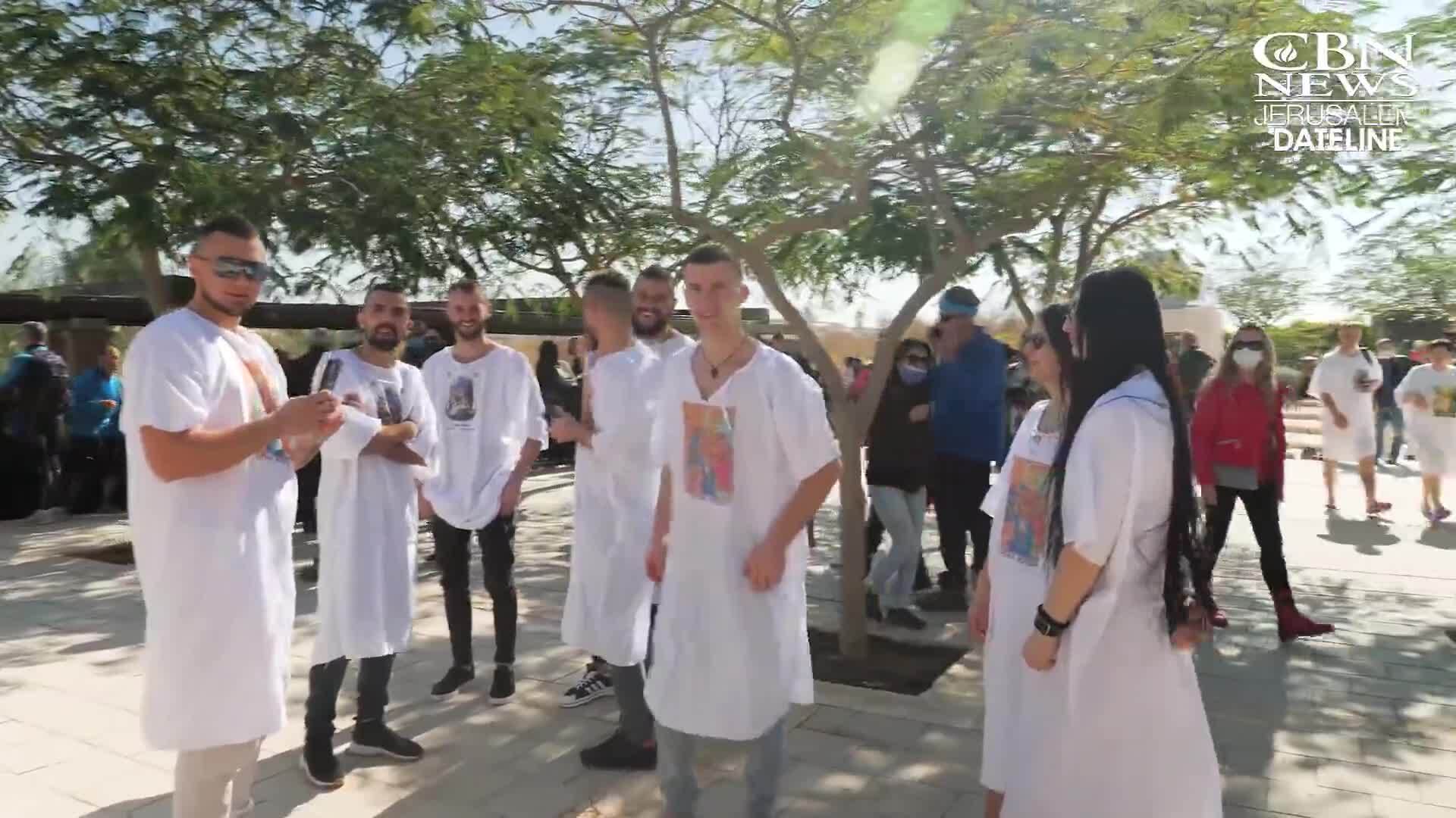 Israeli, Palestinian Christians Brave Coronavirus Restrictions, Gather at Baptismal Site of Jesus Christ
