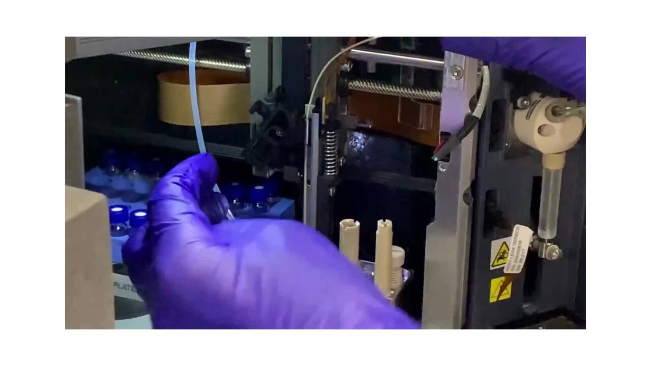 ACQUITY UPLC FLサンプルマネージャのニードルを交換する方法