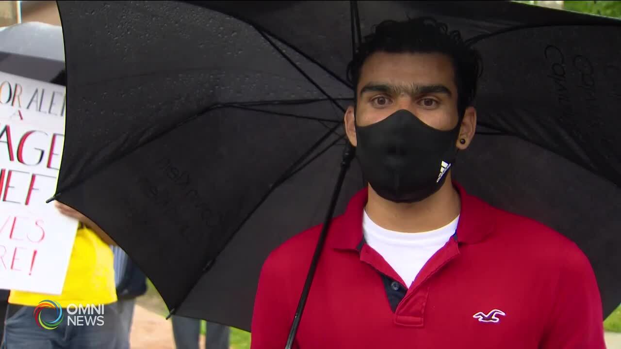 Brampton truckers protest outside employer's home to demand unpaid wages