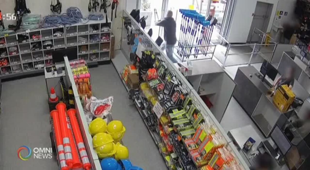 男子不戴口罩進入本拿比便利店並襲擊店員 (BC) 2021MAY20