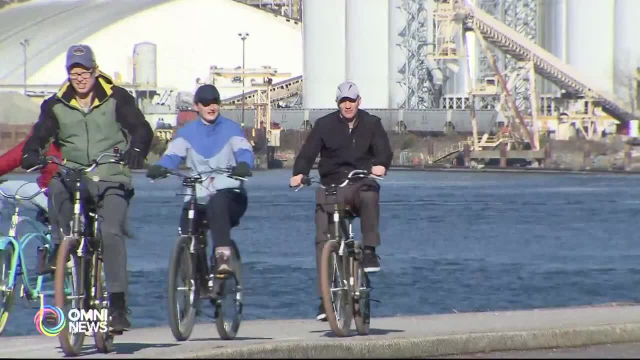 公园局准电动滑板车海堤行走