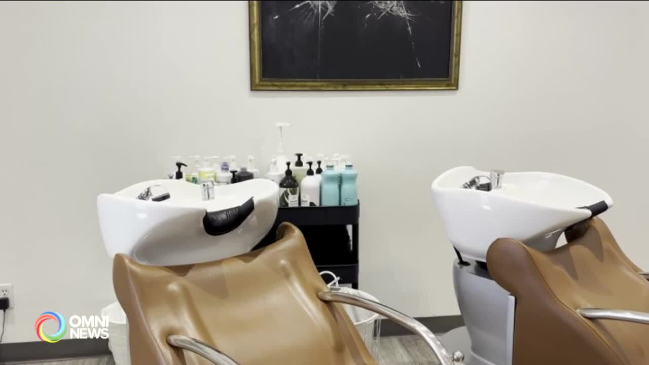 Canadian beauty salon offers space to Muslim women