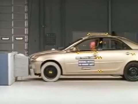 Toyota Camry crash test 2002-2006