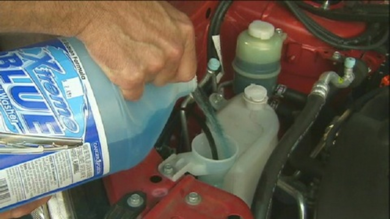 Check the Level of Windshield Washer Fluid in Your Car