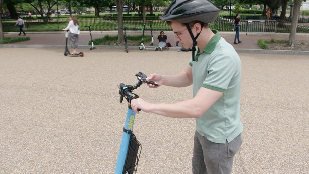 E-Scooter Glitch Raises Safety Concerns