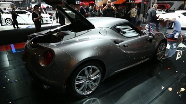 2015 Alfa Romeo 4C Preview