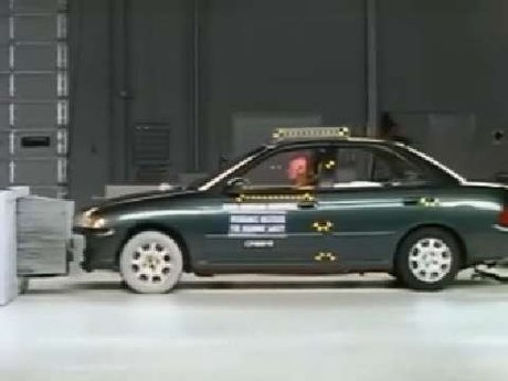 Nissan Sentra crash test 2000-2006