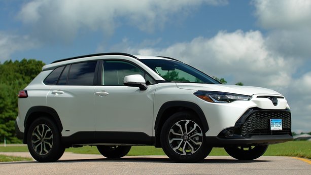 Toyota Corolla Cross Hybrid 2023-2025 Early Review