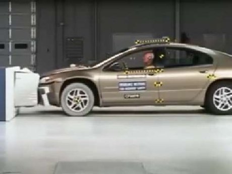 Chrysler Concorde LX crash test 2000-2004