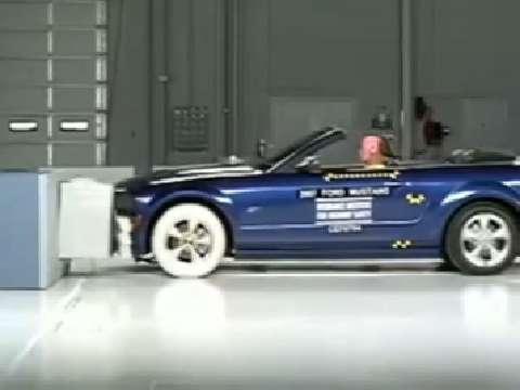 Ford Mustang Convertible crash test 2005-2007