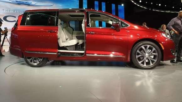Chrysler Pacifica Attempts to Redefine Minivans