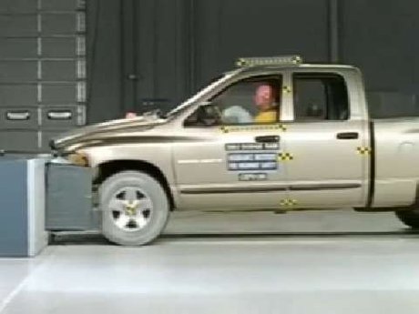 Dodge Ram 1500 crash test 2002-2005