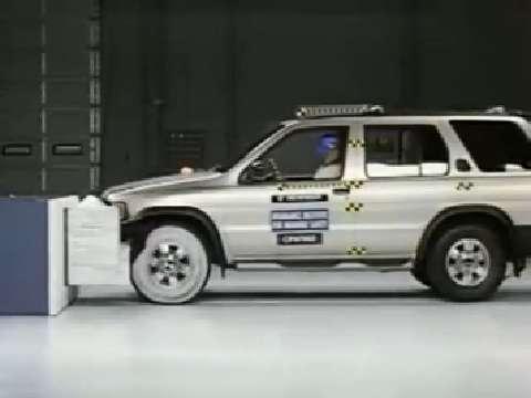 Nissan Pathfinder crash test 1997-2004