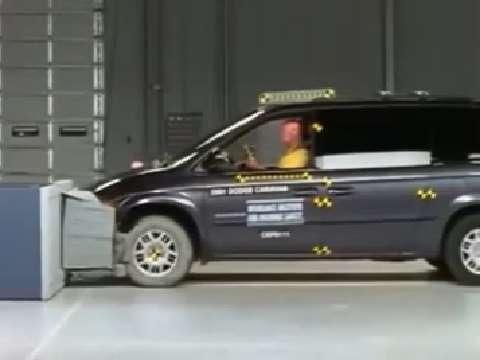 Dodge Grand Caravan crash test 2002-2007