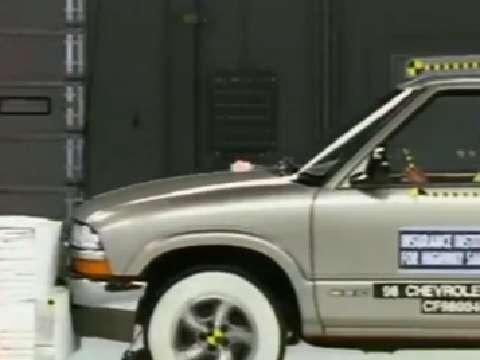 GMC Sonoma crash test 1998-2003