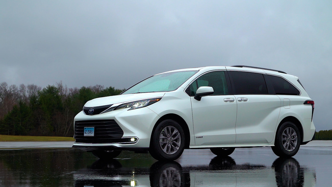 The Time to Buy A Minivan Is Now: The 2021 Toyota Sienna Debut