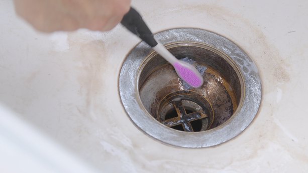 Smart Cleaning Tip #1: Toothbrush as Dirt Fighter