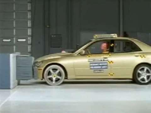 Lexus IS 300 crash test 2002-2005