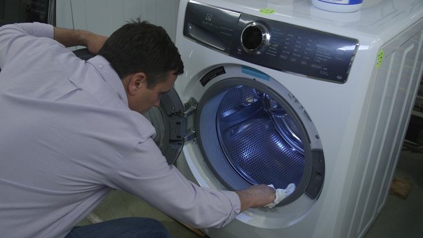 How to Get Rid of Odor in a Front-Loader 