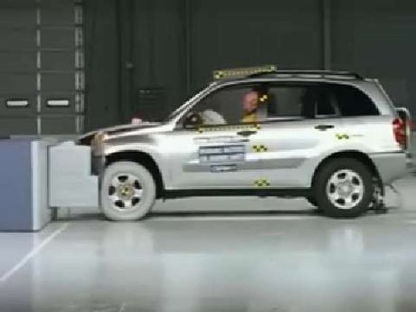 Toyota RAV4 crash test 2001-2005