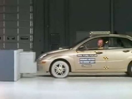 Ford Focus crash test 2000-2007