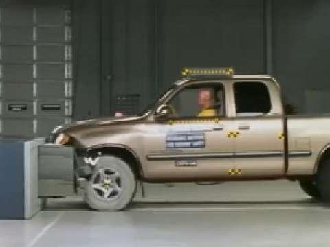 Toyota Tundra crash test 2000-2006