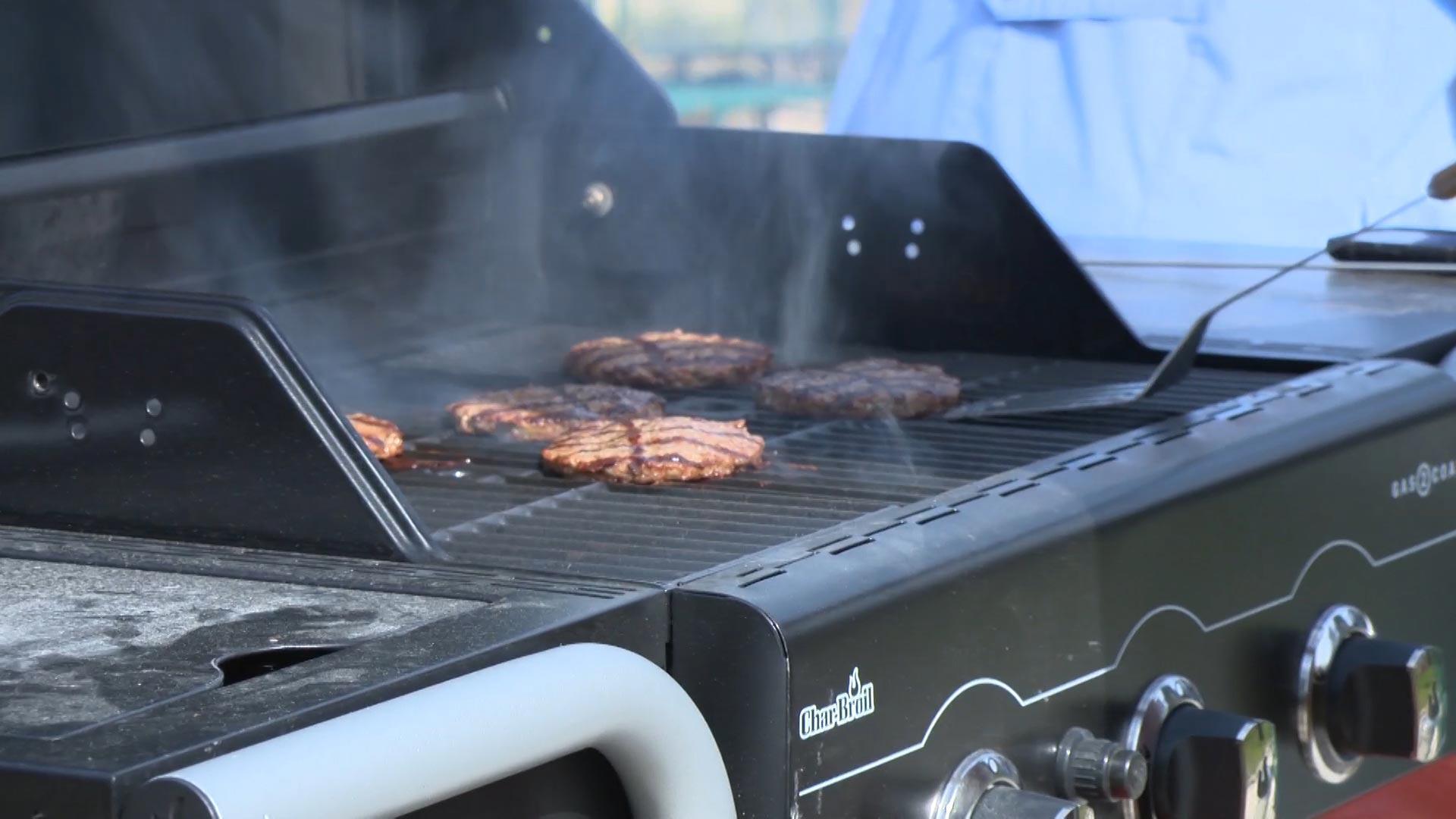 How to Grill Burgers on Charcoal and Gas Grills