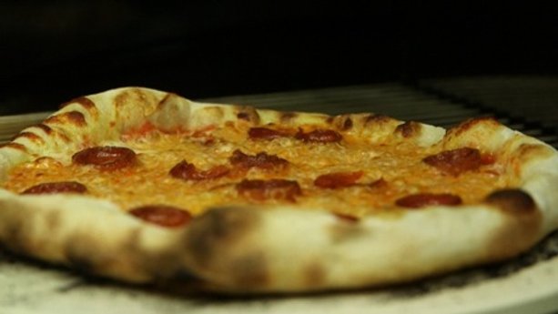 Pizza Oven Box Makes Perfect Pizza on Your Grill