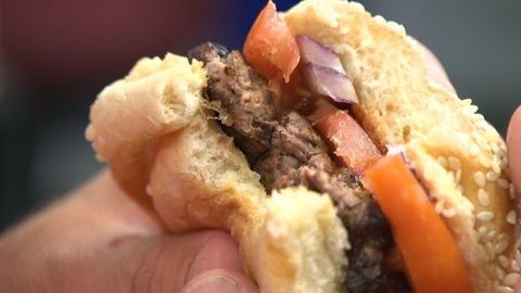 Burger Taste-Off: Grilled vs. Pan-Fried