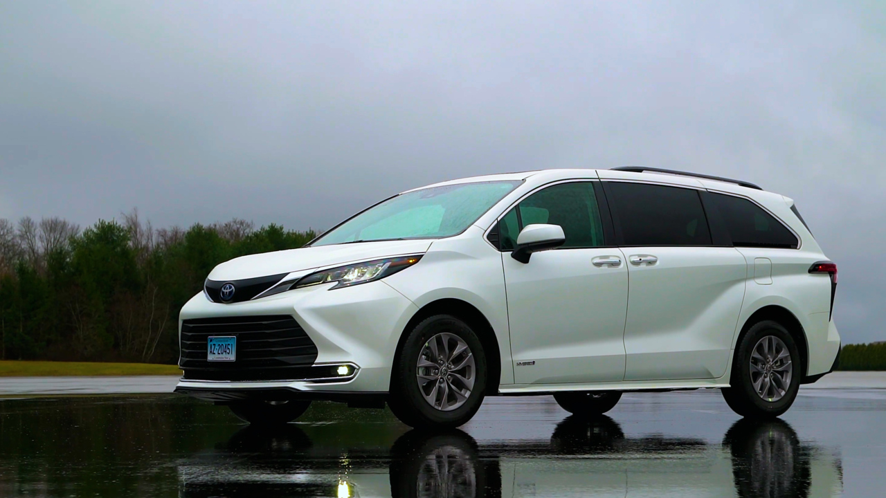 2021 Toyota Sienna 2021 Wins Family Green Car of the Year