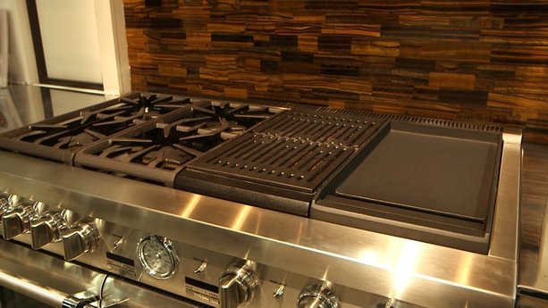 Thermador range lets you grill inside