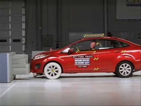 Ford Fiesta crash test 2011