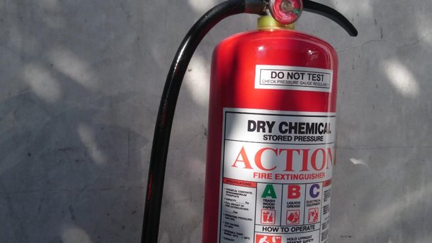 Cómo usar un extintor de incendios