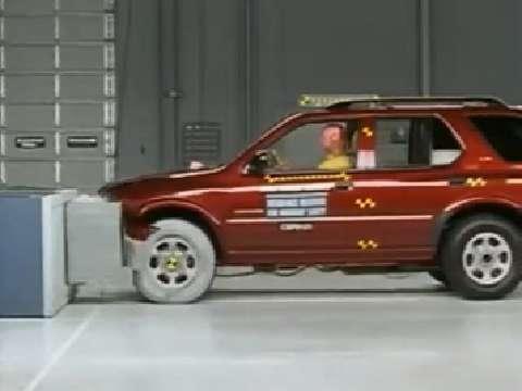 Honda Passport crash test 2002