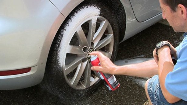Wheel cleaner sprays