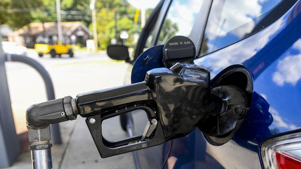 Talking Cars: 5 Best Ways to Save at the Gas Pump