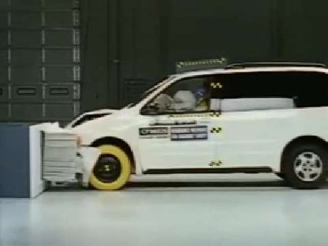 Oldsmobile Silhouette crash test 1997-2004