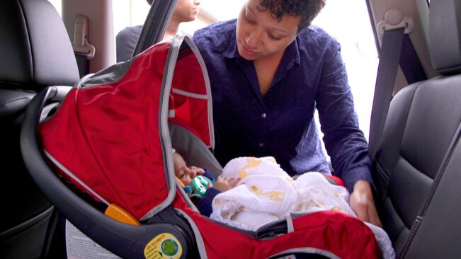 Seguridad para el bebé. Sillas de coche para bebés y niños.